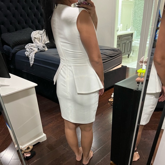 White CBhouse dress, size medium - Picture 2 of 2